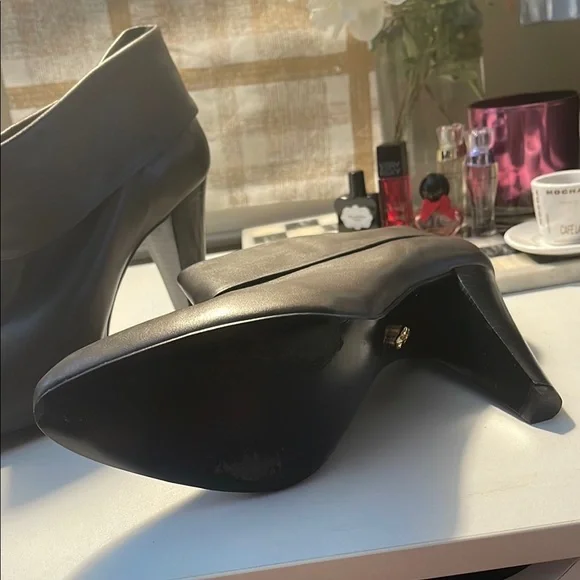 Pour La Victoire Gray Heeled Boots with Curved Heel - Picture 11 of 16